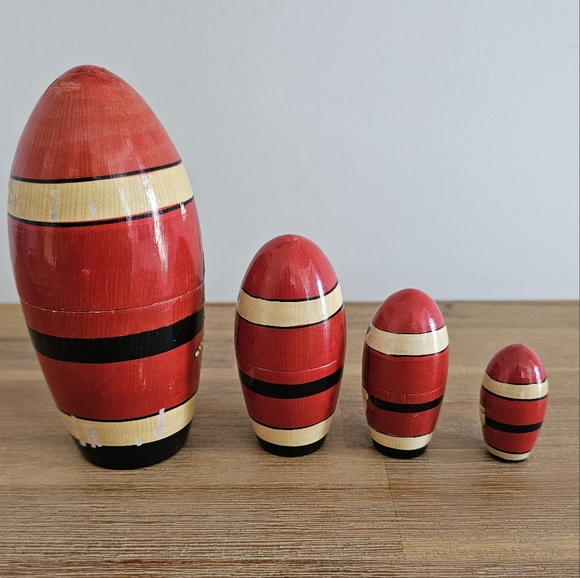 NESTING SANTAS 4 Wooden Christmas Holiday Figurines - Picture 4 of 6